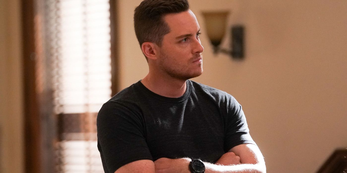 Jay Halstead (Jesse Lee Soffer) stands with arms folded in the Chicago PD office