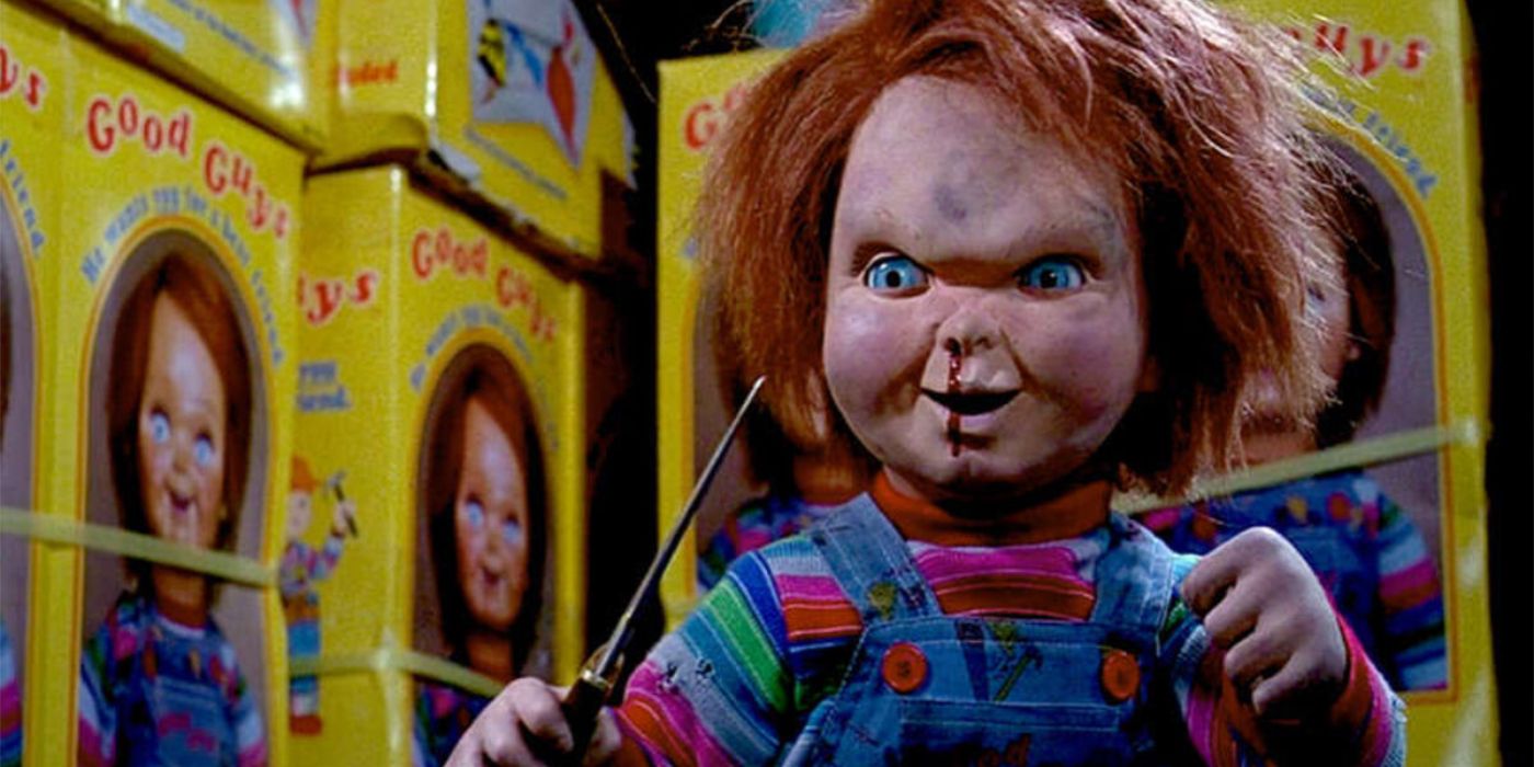 Chucky holding a knife in Child's Play 2
