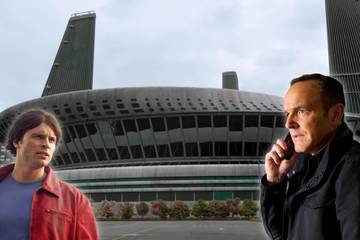 Clark Kent and Agent Coulson in front of STAR Labs