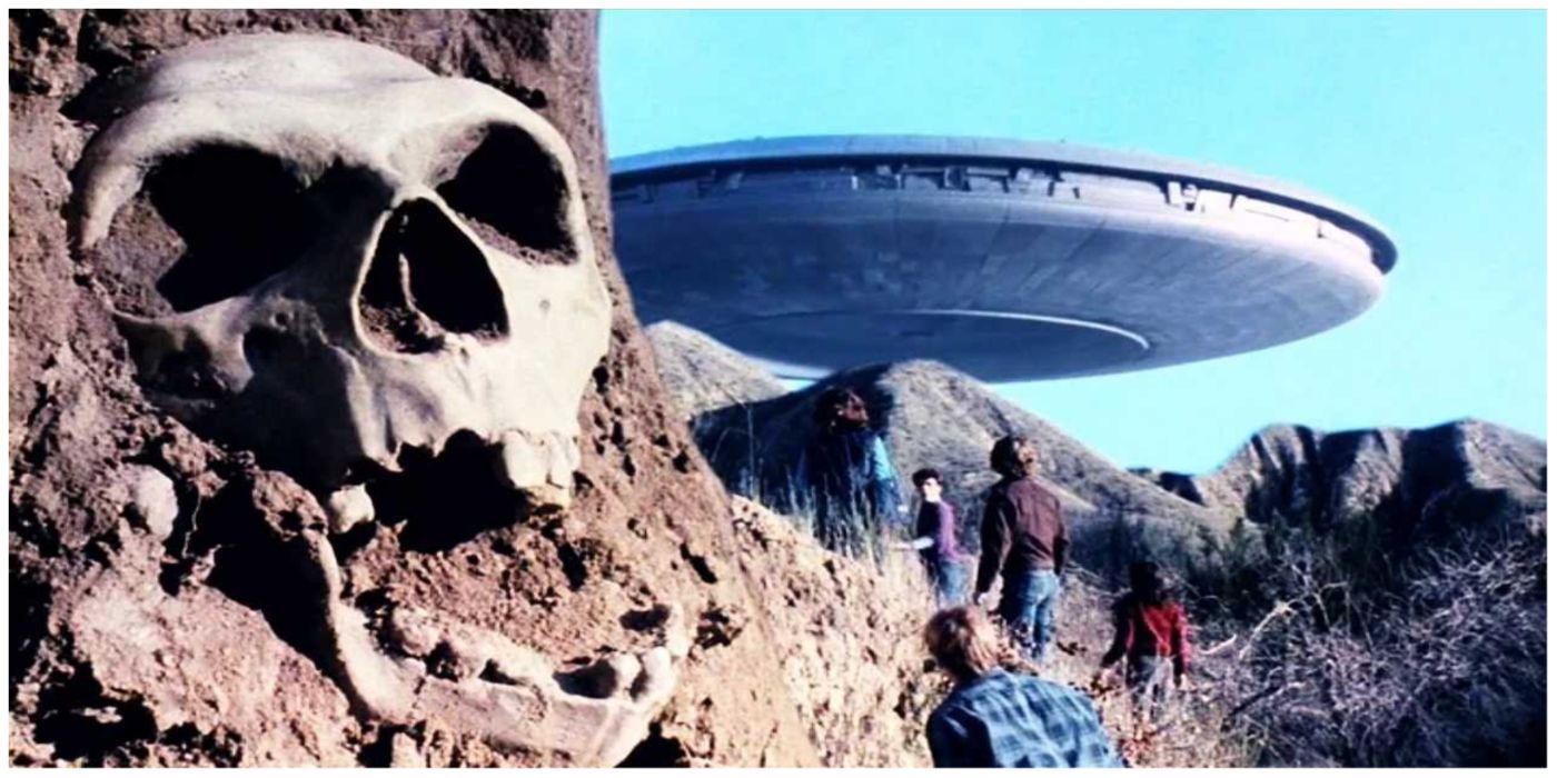 V Miniseries Scene Flying Saucer Over Mountains Skull