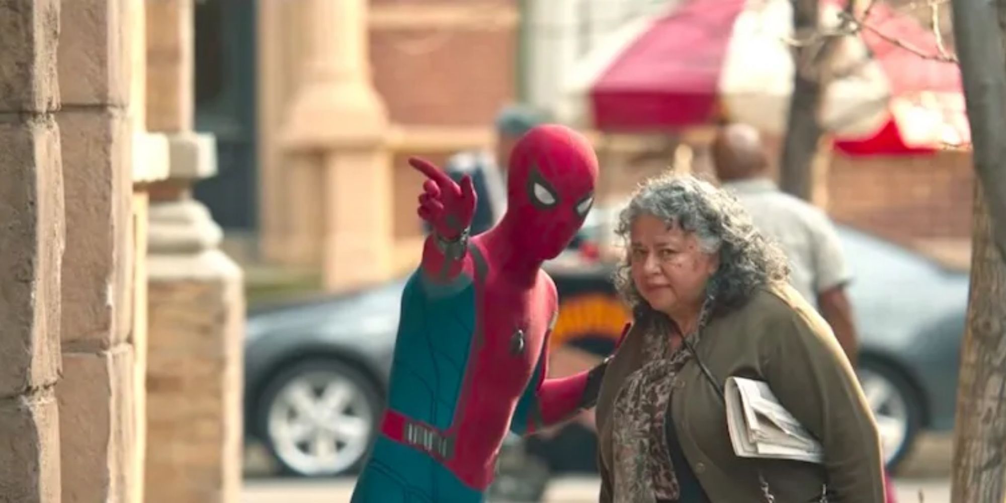 Spider-Man helping an old lady in Spider-Man: Homecoming