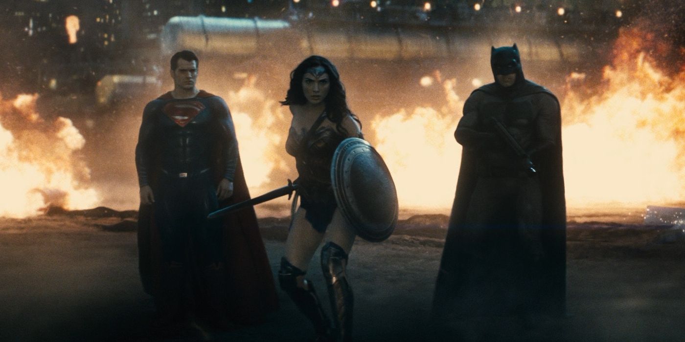 Henry Cavill como Superman, Gal Gadot como Mulher-Maravilha e Ben Affleck como Batman