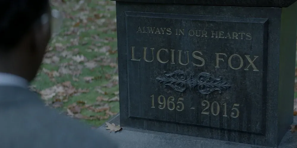 Lucius Fox's Grave In Batwoman 