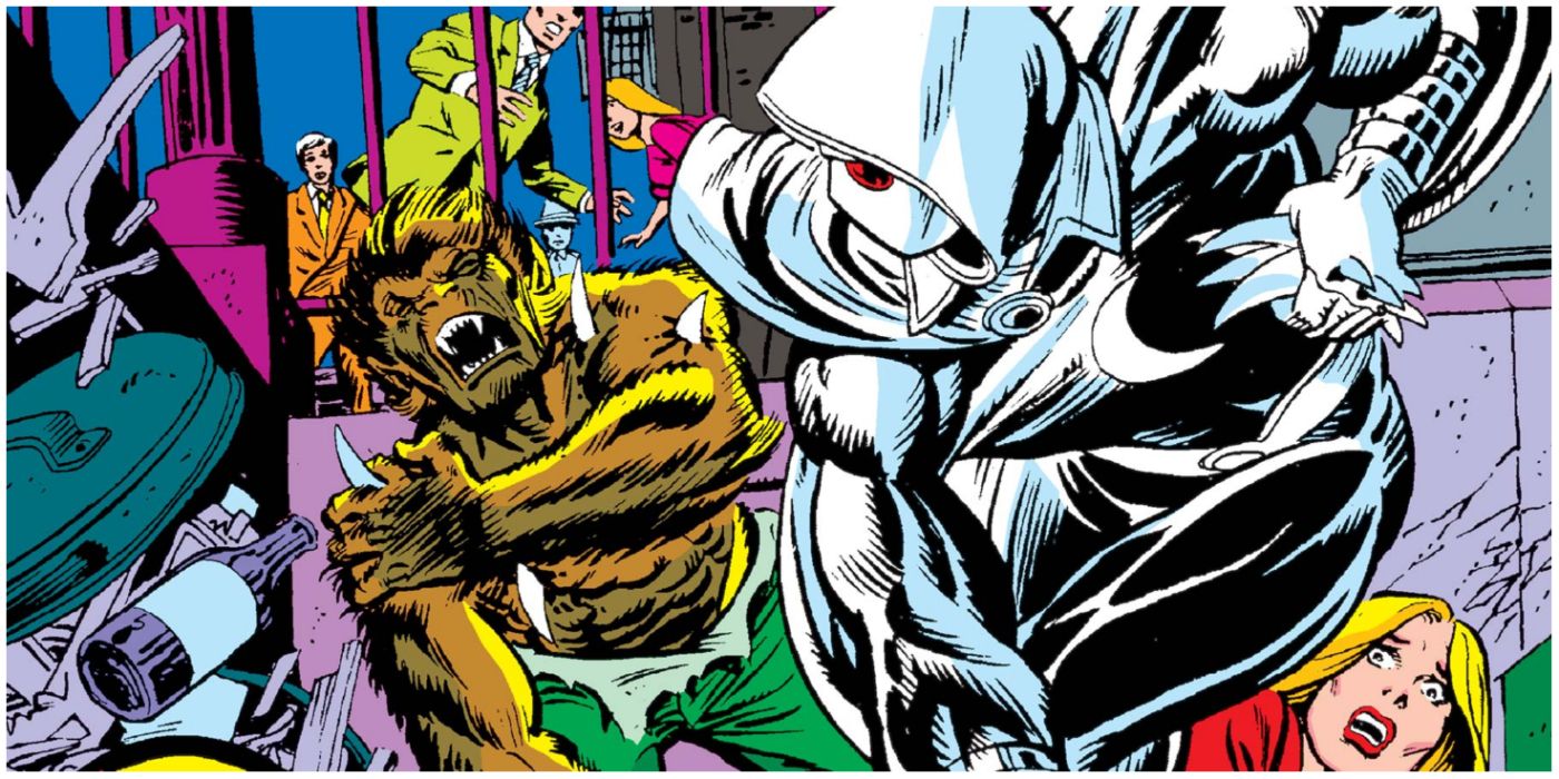 Moon Knight throwing crescent darts at Werewolf By Night in Marvel comics