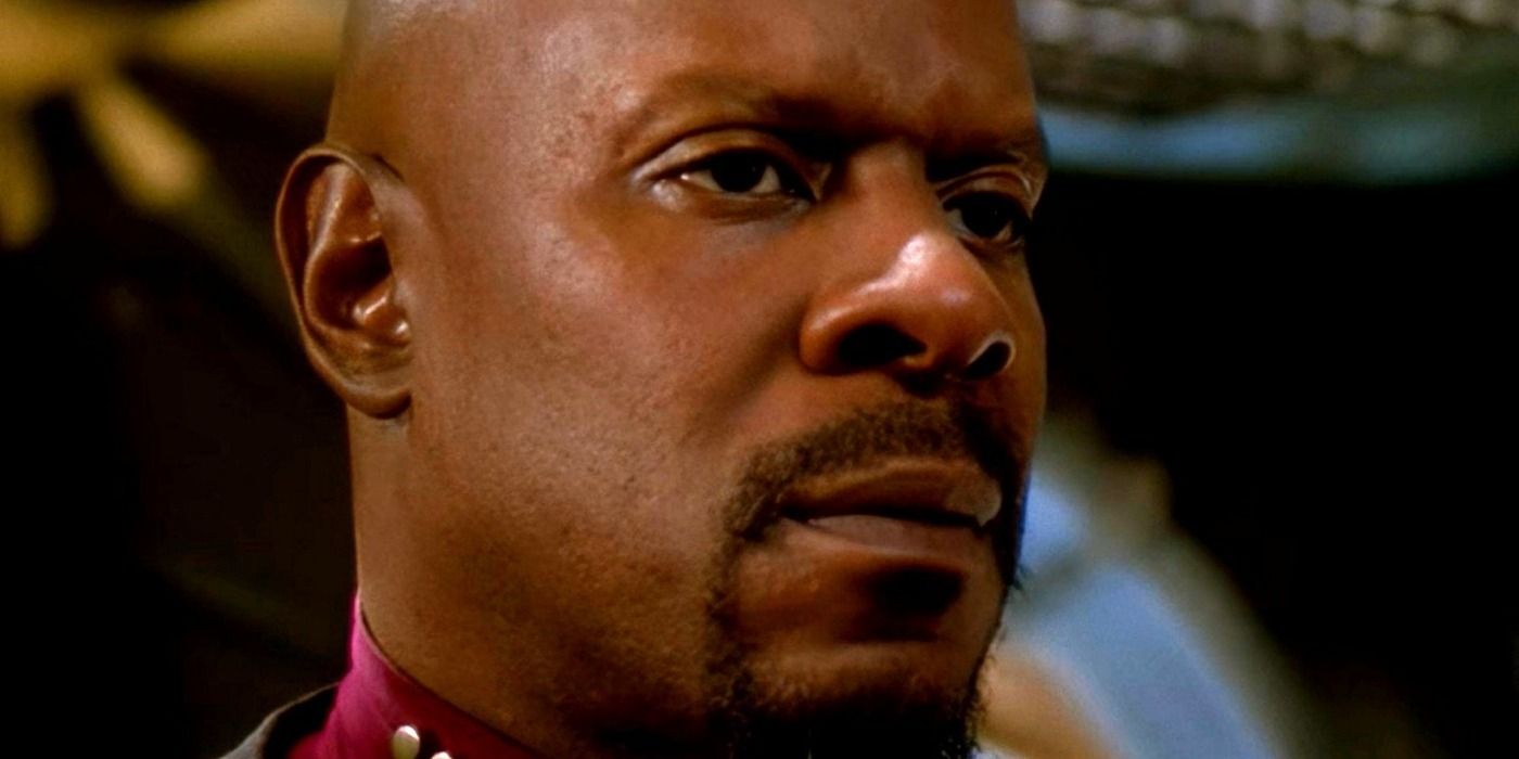 A serious-looking Sisko in Star Trek Deep Space Nine 