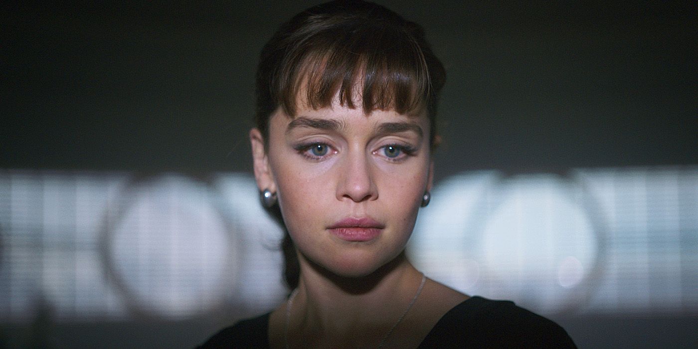 A closeup of Emilia Clarke as Qi'ra in Solo: A Star Wars Story.