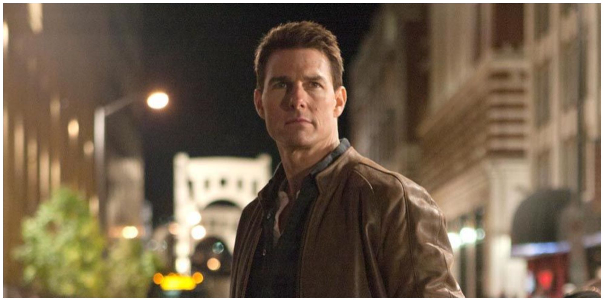 Tom Cruise as Jack Reacher standing in a street