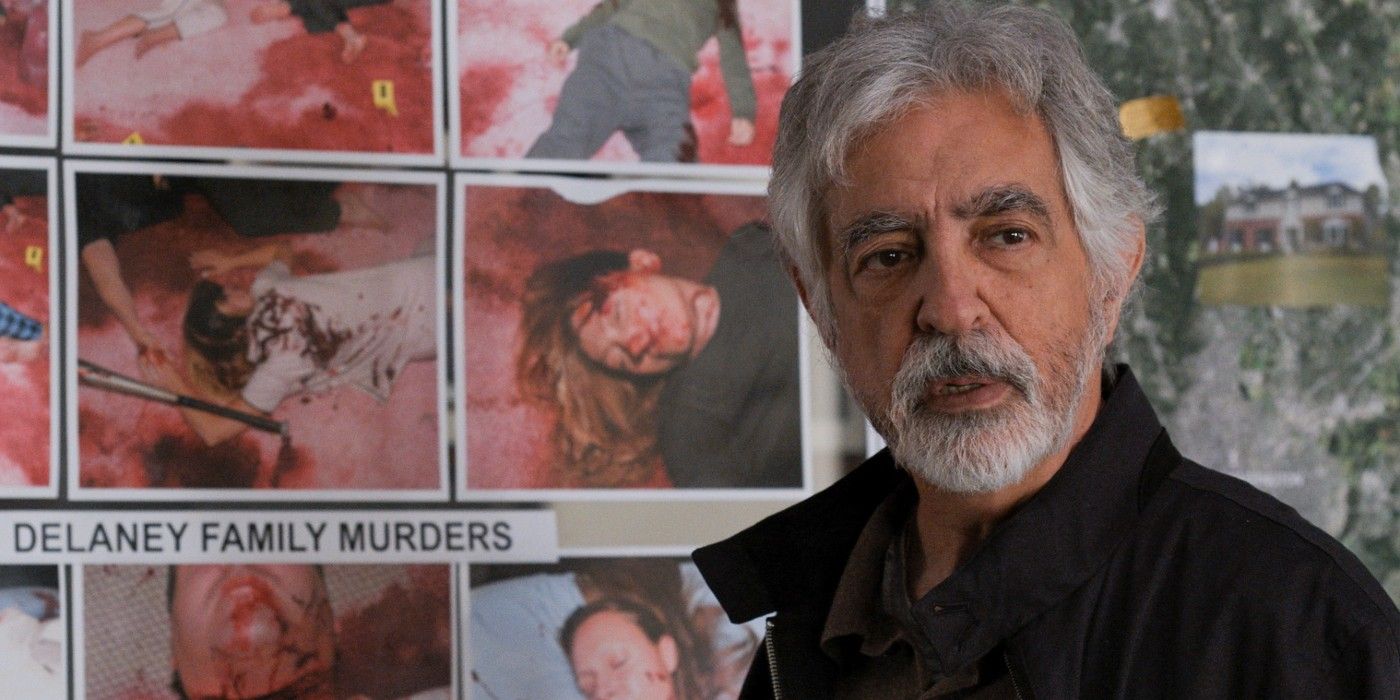 Rossi in front of a board in Criminal Minds Evolution.