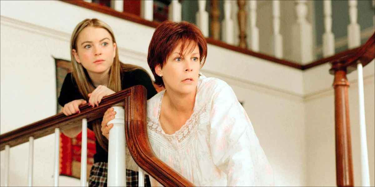 Anna and Tess sneaking down the stairs in Freaky Friday (2003)