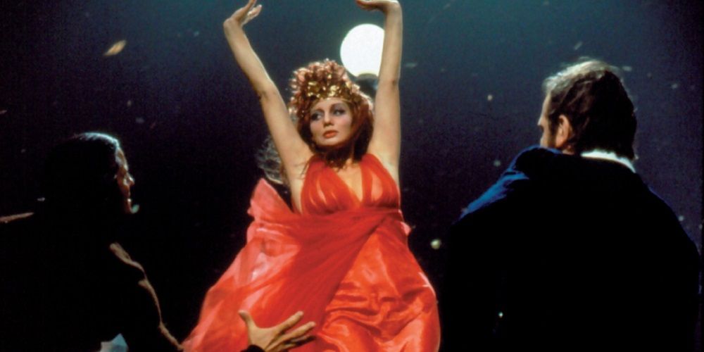 Roma - Fellini - car scene with Elisa Mainardi dancing in a red dress as men look on