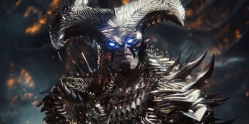 Steppenwolf fights the heroes in Zack Snyder's Justice League