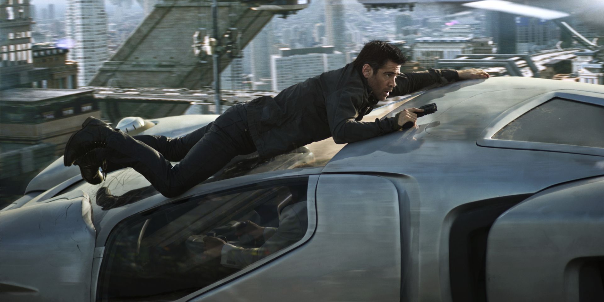 Colin Farrell on the roof of a car in the Total Recall remake