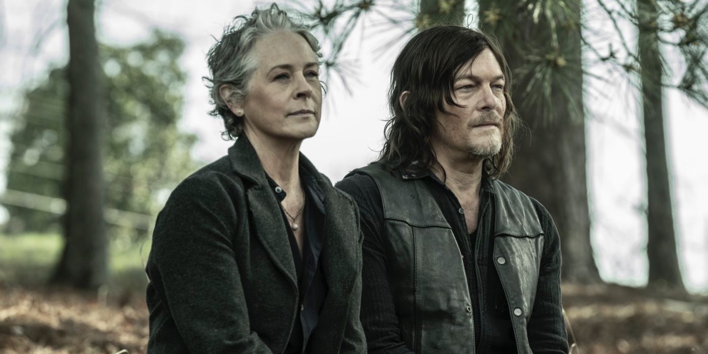 Carol y Daryl sentados uno al lado del otro en el final de The Walking Dead 