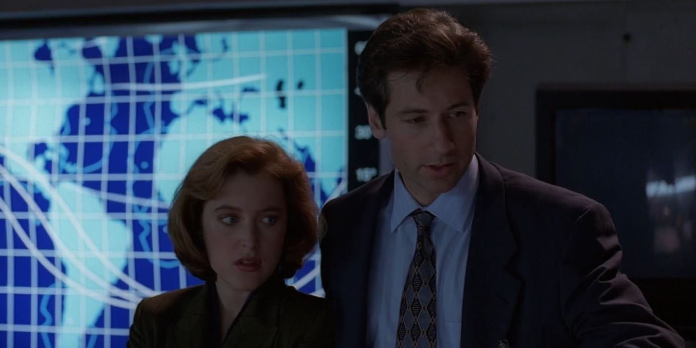 Scully e Mulder lado a lado no episódio 