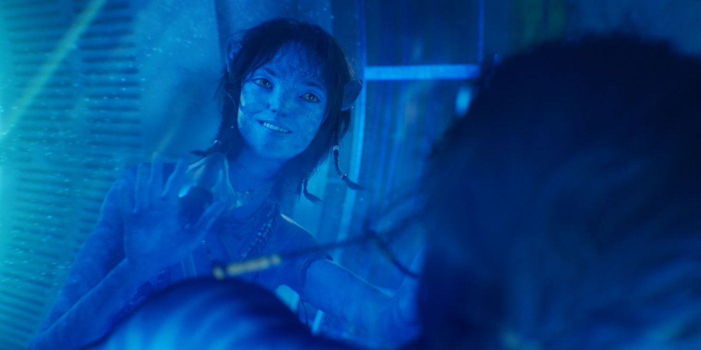 Kiri looks at Grace's body through glass in Avatar: The Way of Water