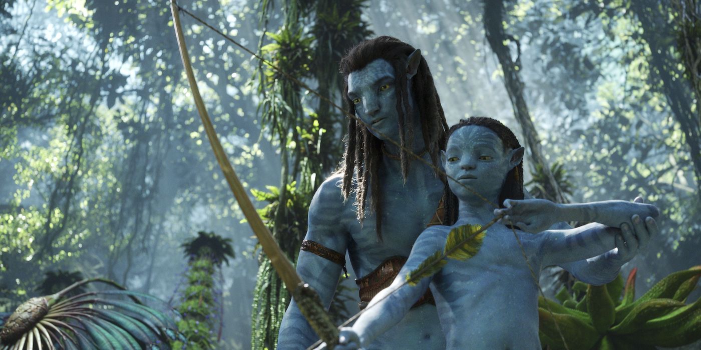 Jake Sully helps Neytam shoot an arrow in Avatar: The Way of Water