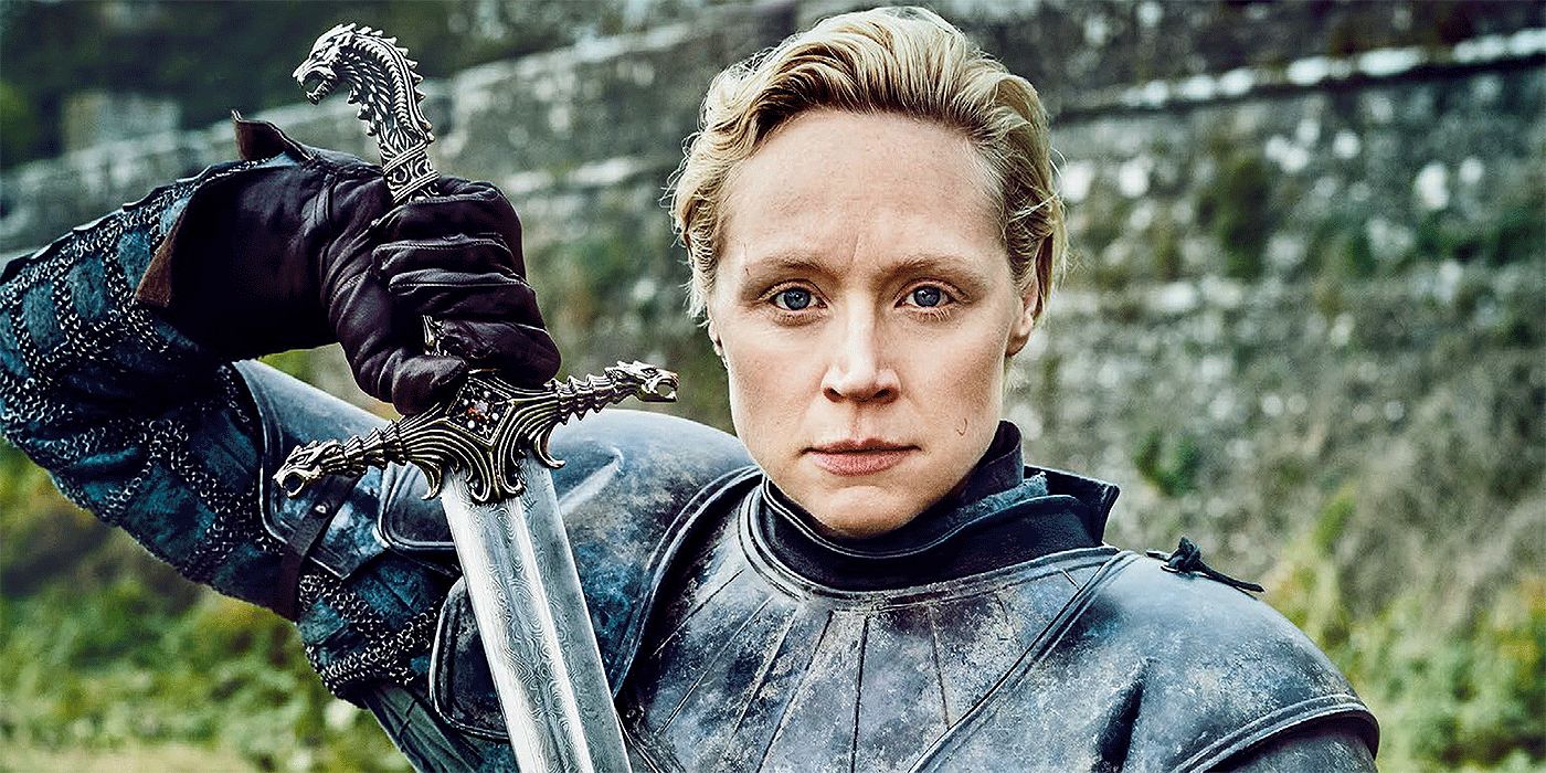 Brienne de Tarth segurando a espada Oathkeeper em Game of Thrones.