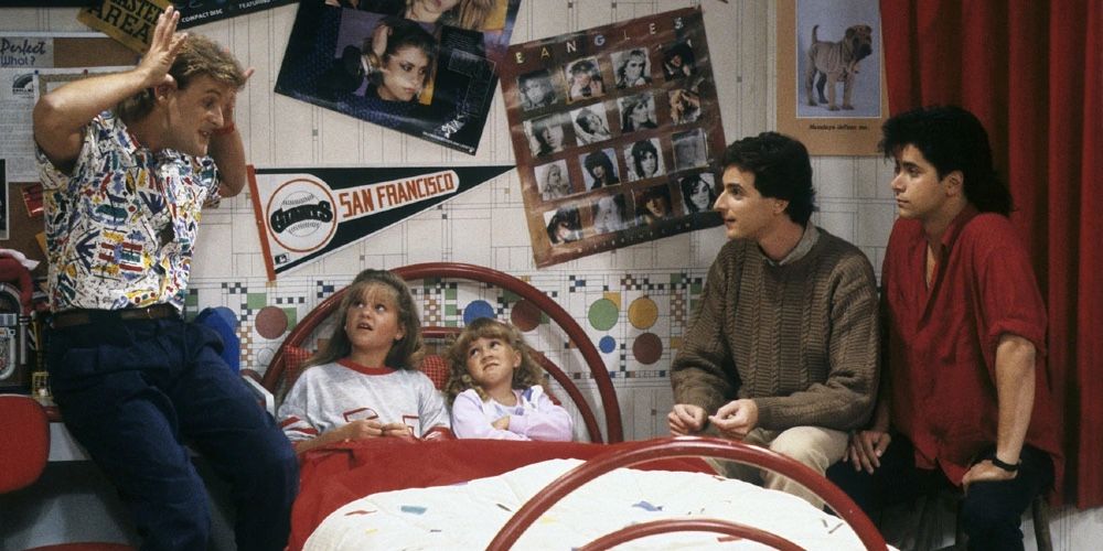 A still from Full House with the whole family hanging out