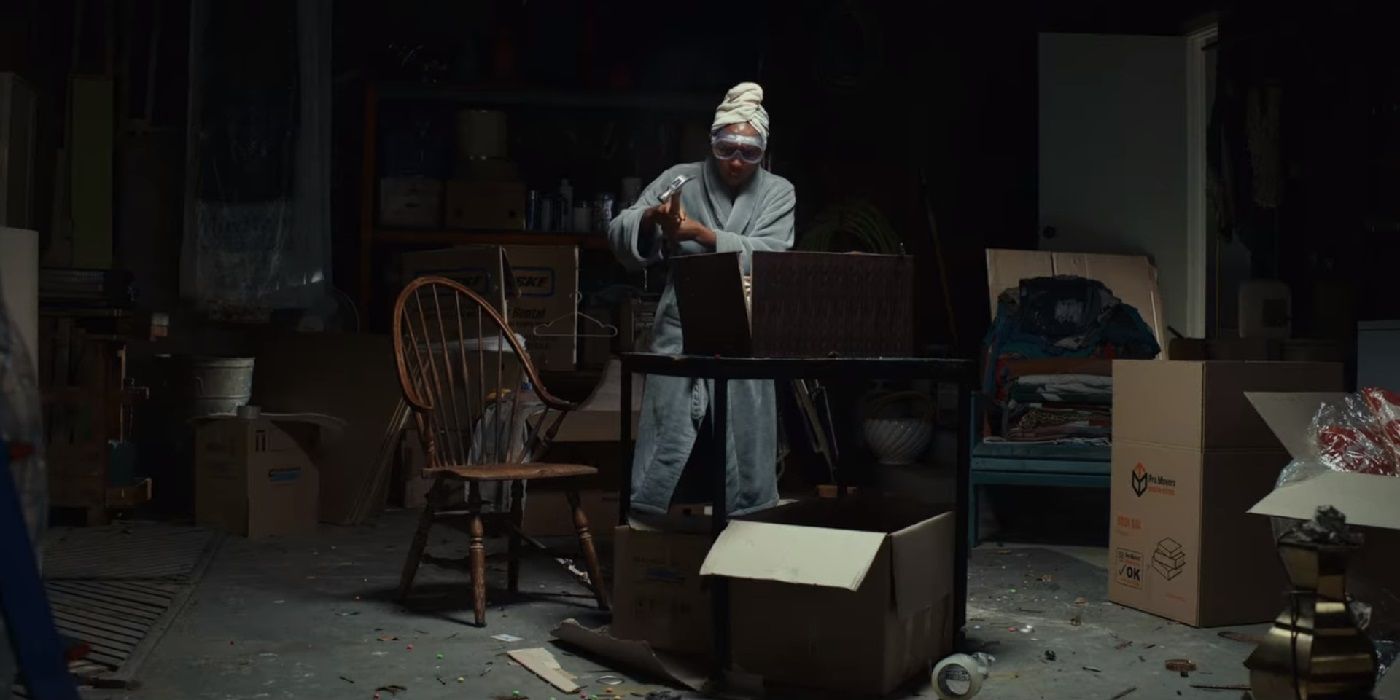 Glass Onion Foreshadows Its Biggest Plot Twist in the First Scene