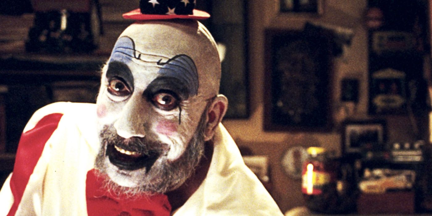 Captain Spaulding smiling creepily in House of 1000 Corpses.