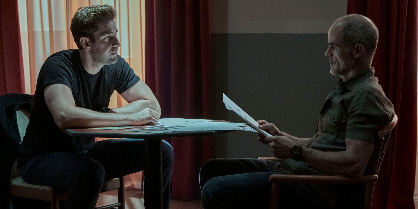 Jack and Mike have a discussion during a Season 3 episode of Jack Ryan