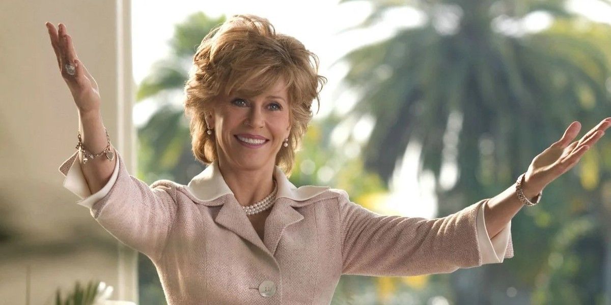 Viola smiles with her arms outstretched in Monster-in-Law.