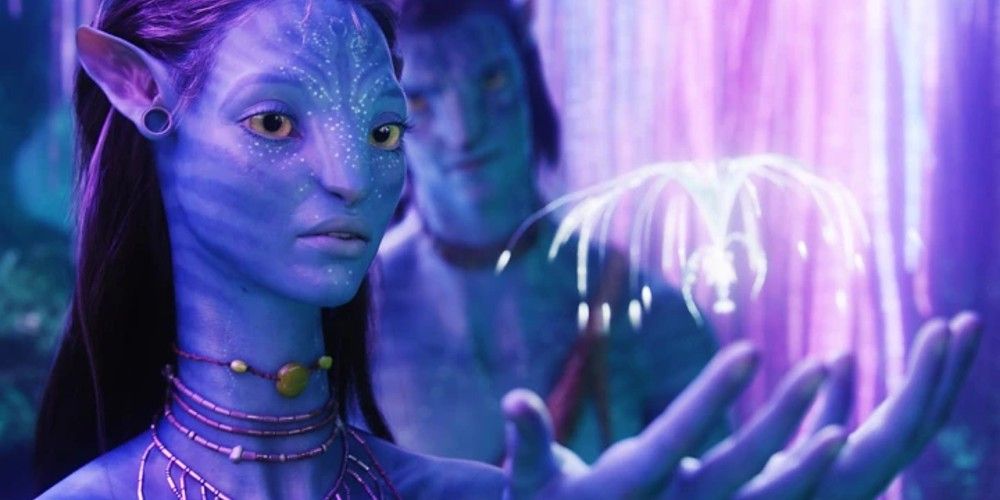 Neytiri feels Eyway's presence in Avatar