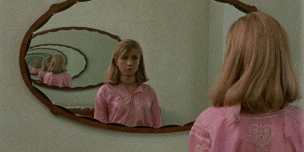 A segment of Out 1 stares the actress into an infinite mirror