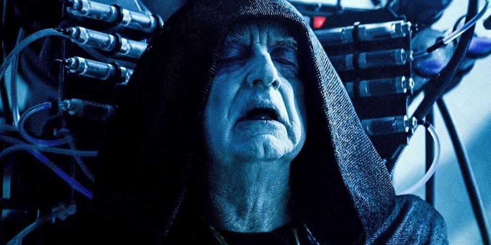 O Imperador Palpatine (Ian McDiarmid) conectou-se a máquinas em Star Wars: A Ascensão Skywalker.