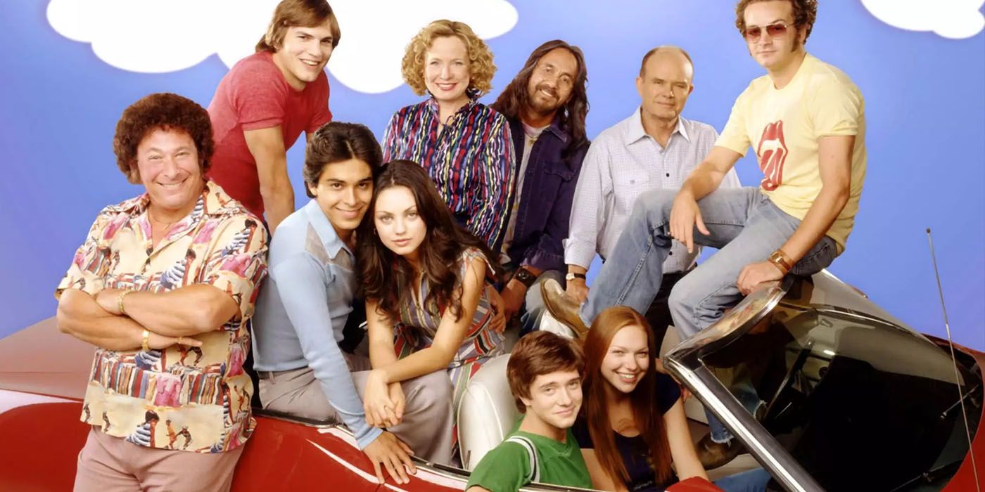 That 70s show original cast all piled into the red convertible.