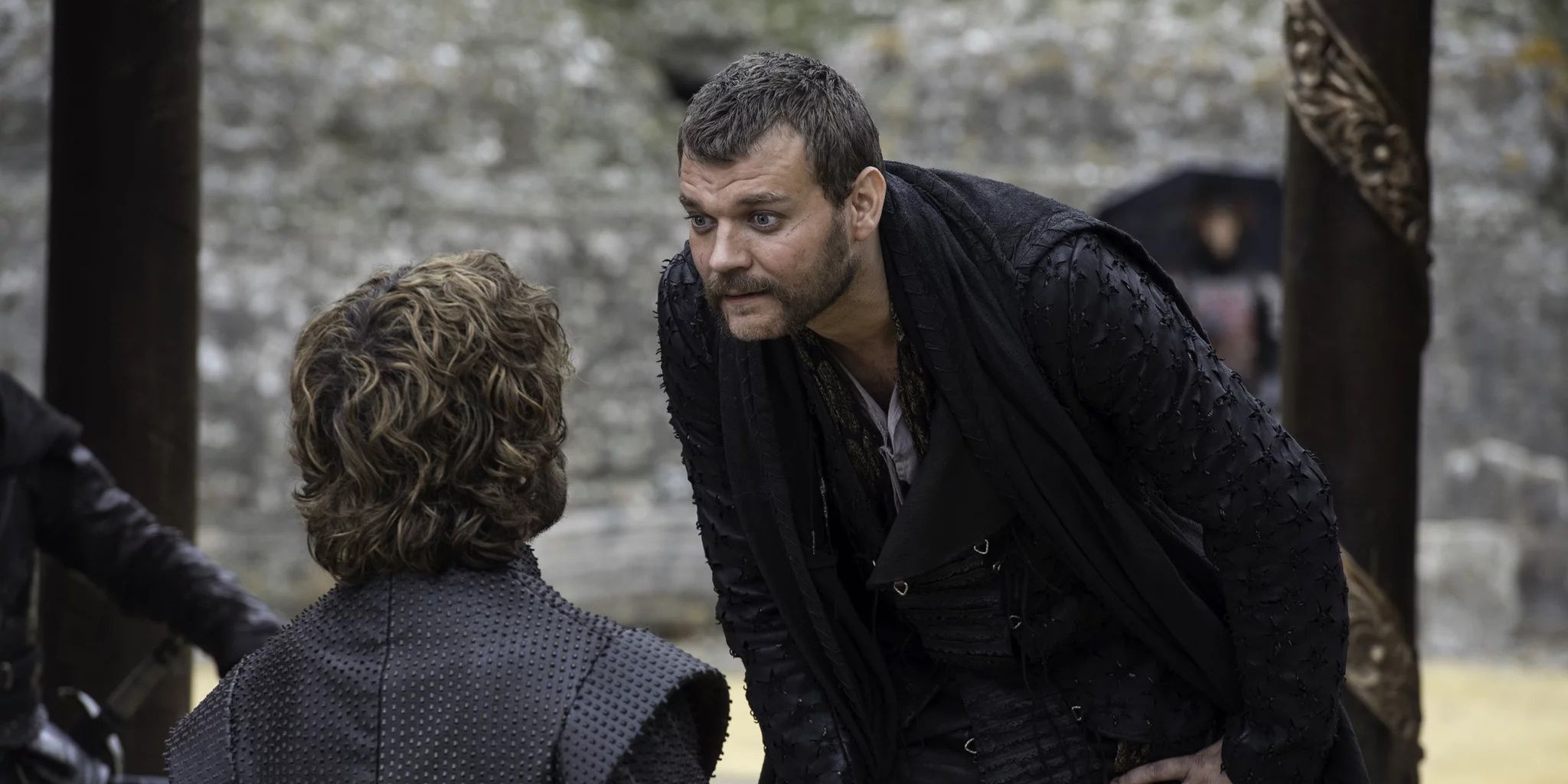 Euron Greyjoy Tyrion Lannister ile konuşuyor 