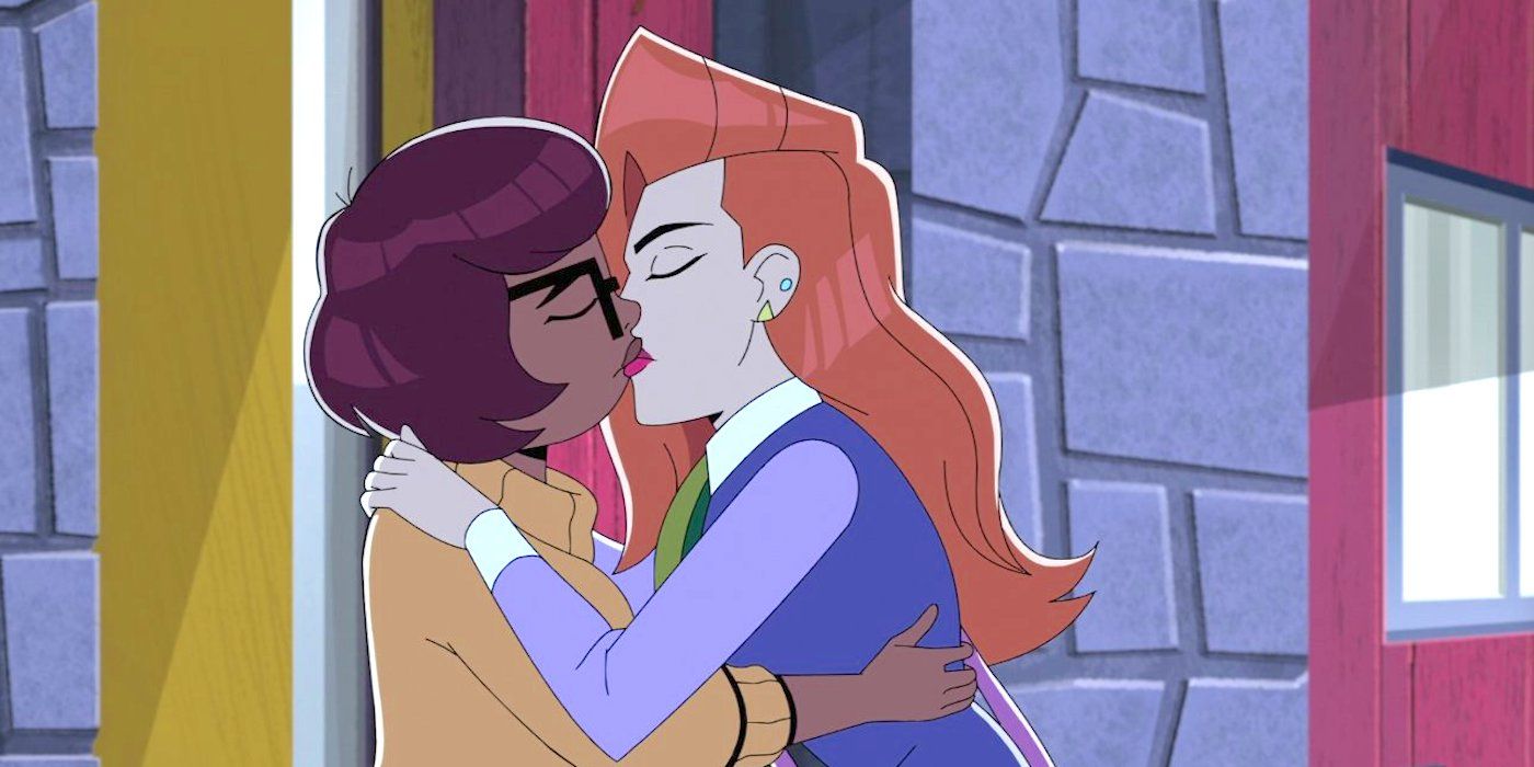 Velma kisses Daphne in the HBO Max show, Velma