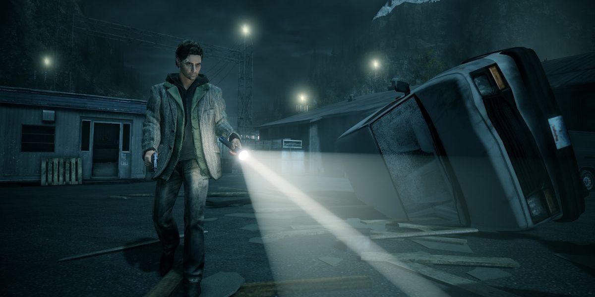 Alan Wake shines his flashlight in the darkness and sneaks around in Alan Wake Remastered.