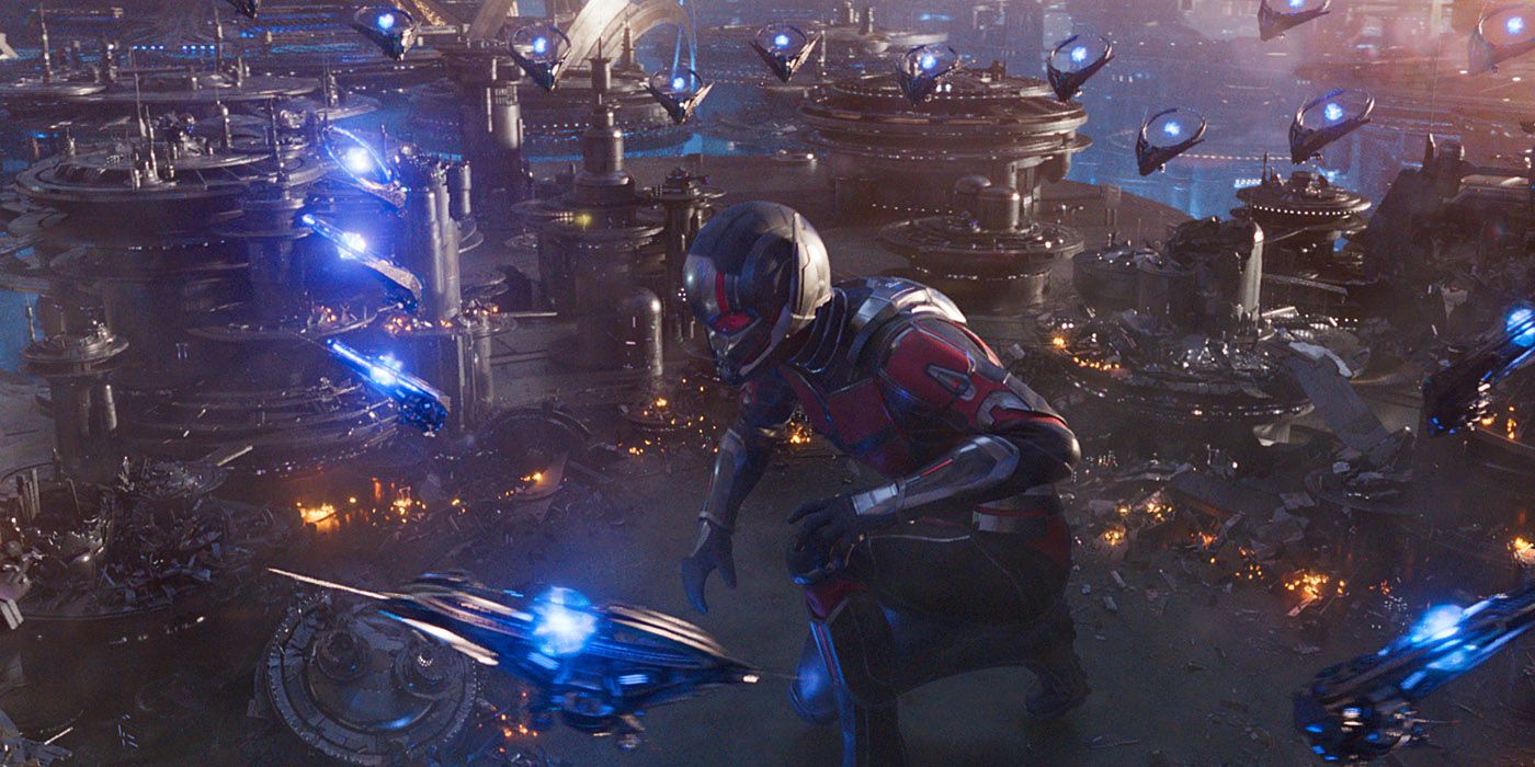 Ant-Man and the Wasp: Quantumania: Scott Lang grows big and gets attacked by ships.
