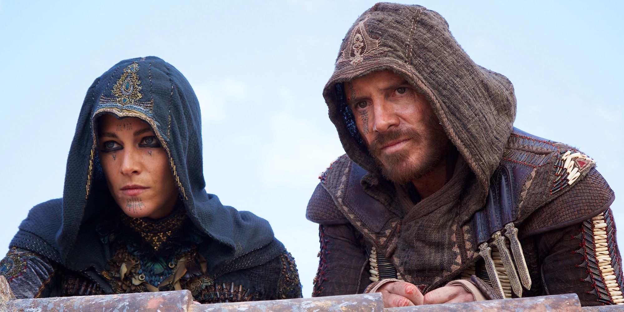 Maria (Ariane Labed) and Aguilar de Nerha (Michael Fassbender) spy from above in the Assassin's Creed Movie
