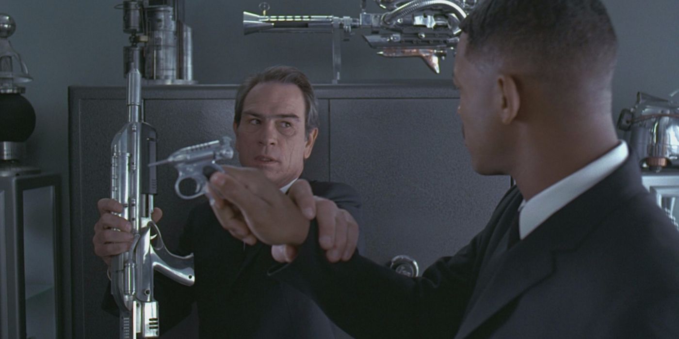 Will Smith and Tommy Lee Jones holding weapons in Men In Black
