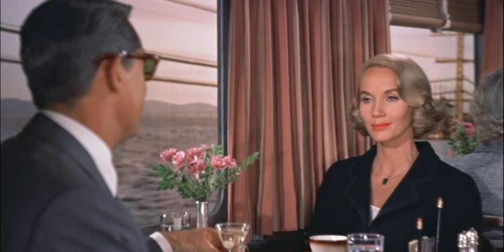 Eve seduces Thornhill in a train in North By Northwest