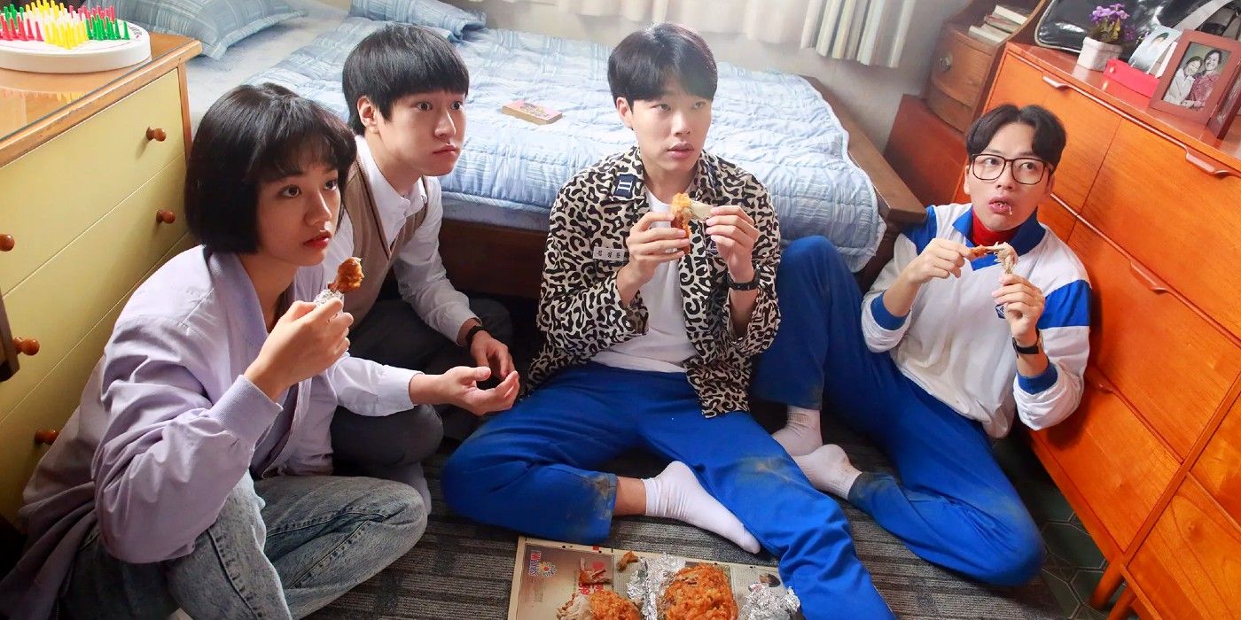 Quatro personagens principais de Reply 1988 comendo frango juntos