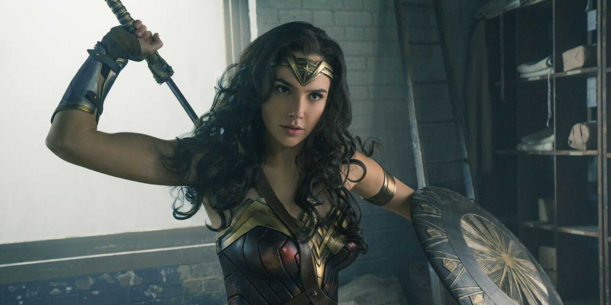 Gal Gadot as Diana Prince drawing her sword in Wonder Woman (2017).