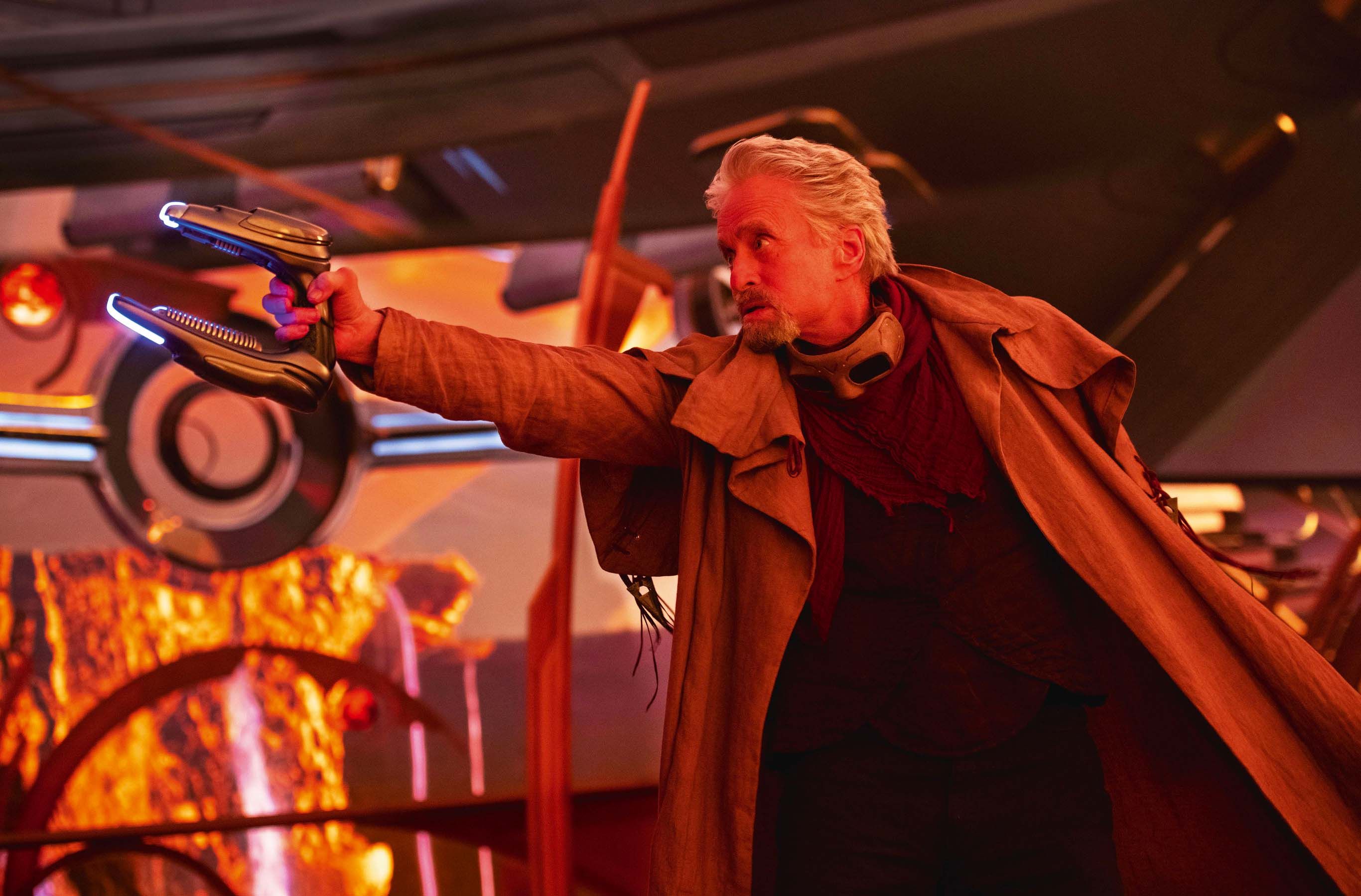 Hank Pym e sua nova arma em Homem-Formiga 3