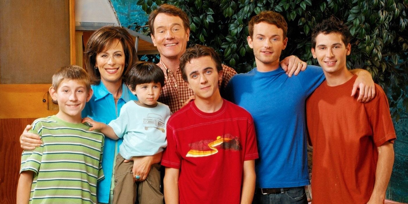 Malcolm in the Middle late-series cast photo featuring Bryan Cranston, Frankie Muniz, et al.