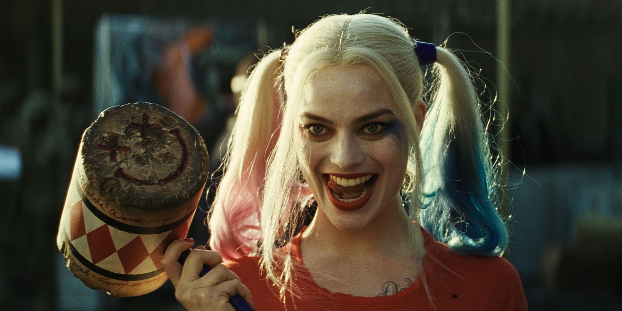 Margot Robbie as Harley Quinn is wielding her mallet in Suicide Squad 