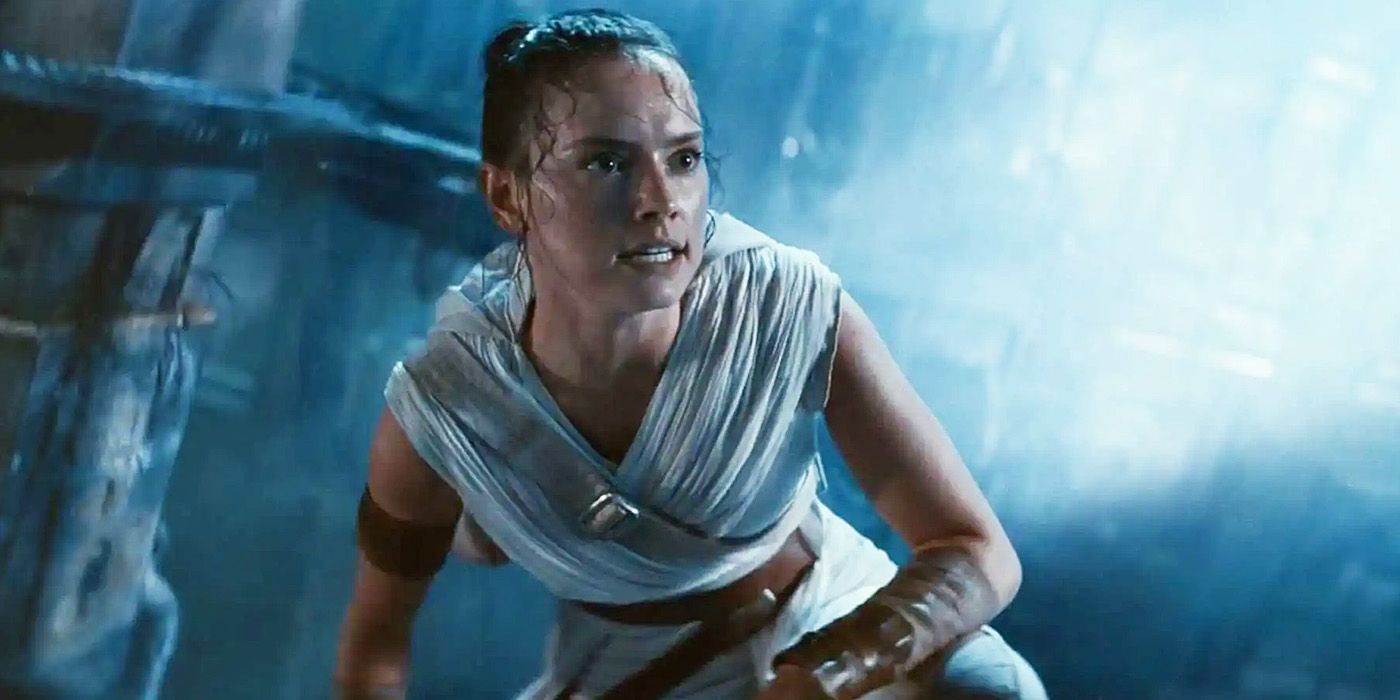 Daisy Ridley como Rey no meio de uma batalha na Estrela da Morte em Star Wars: A Ascensão Skywalker.