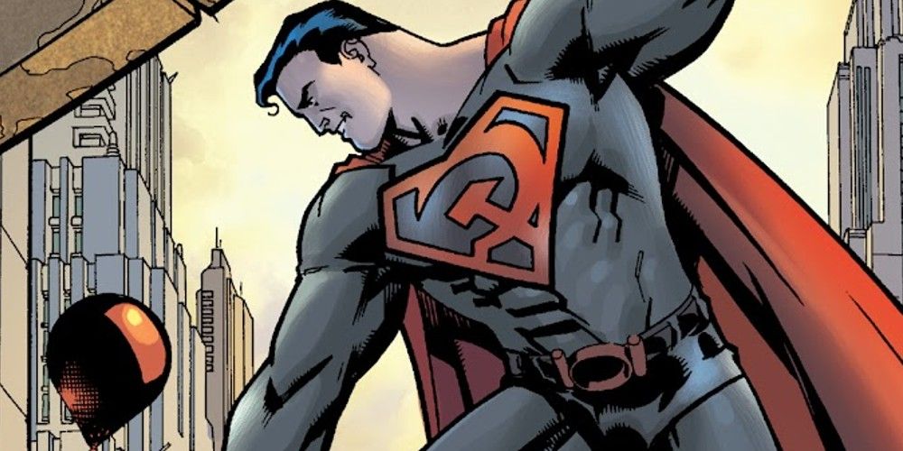 Superman arrives in Metropolis in Superman: Red Son in DC Comics.