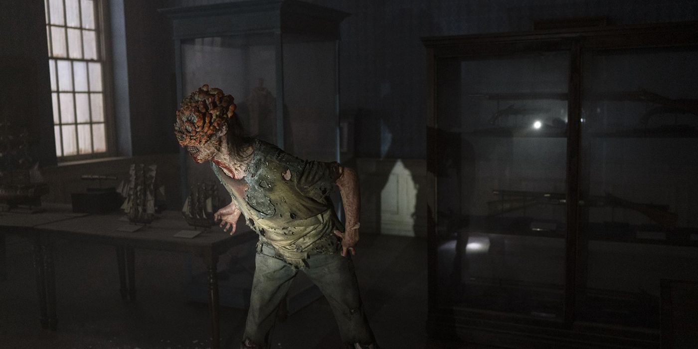 A infected person in The Last of Us, its face covered in fungus and screaming.