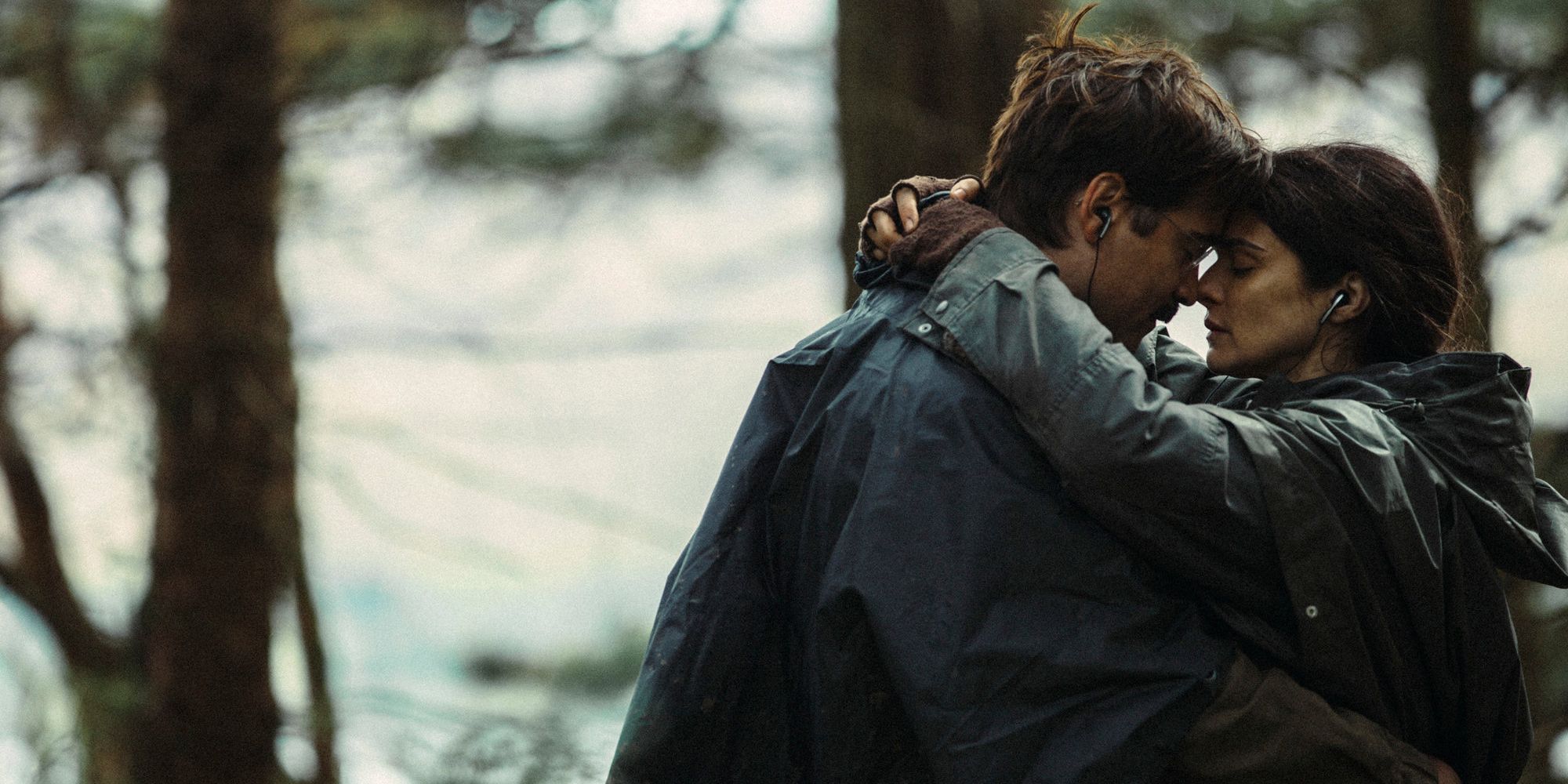 Colin Farrell and Rachel Weisz kiss in The Lobster.