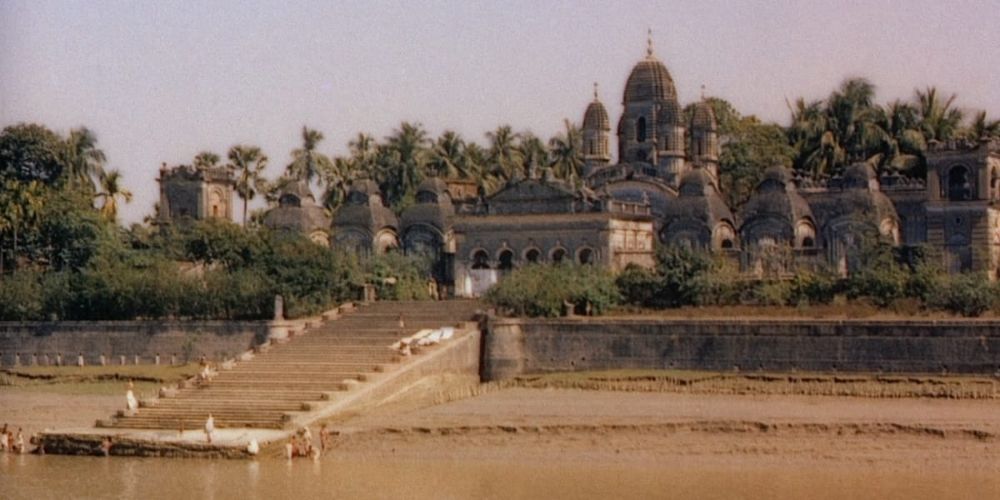 Building along the Ganges in The River