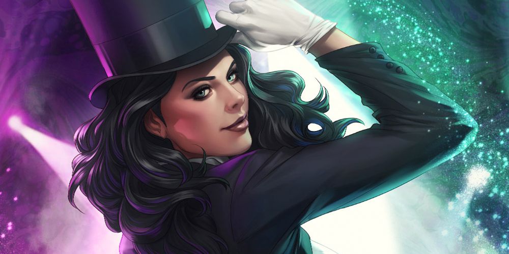 Zatanna Zatara encarando o espectador e tocando sua cartola na DC Comics