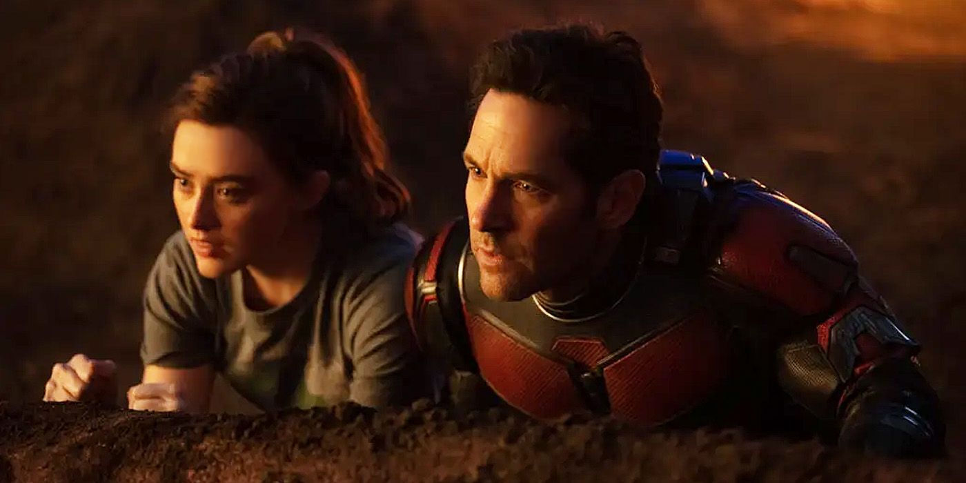 Cassie e Scott Lang espiam algo juntos em Homem-Formiga e a Vespa: Quantumania.