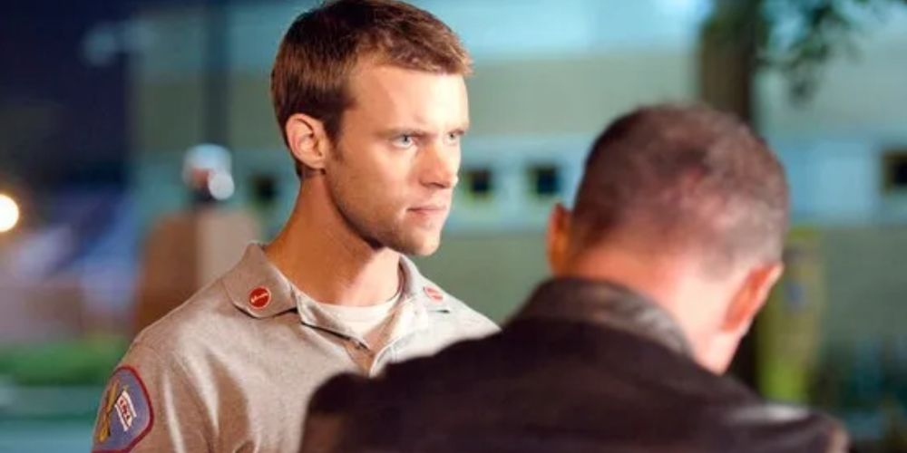 Casey argues with Hank Voight in Chicago Fire